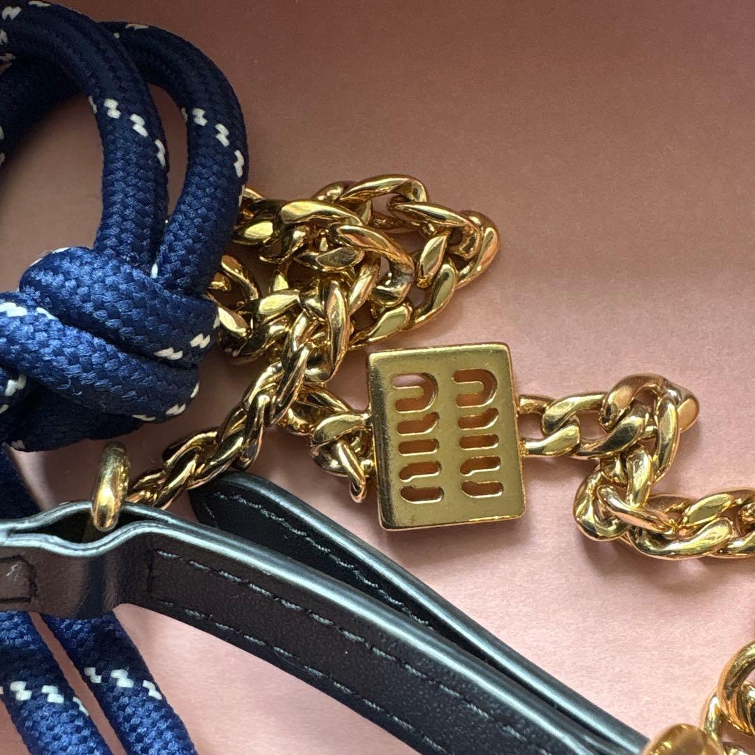 MIUMIUミュウミュウ美品チャームネイビーstory12月号掲載品