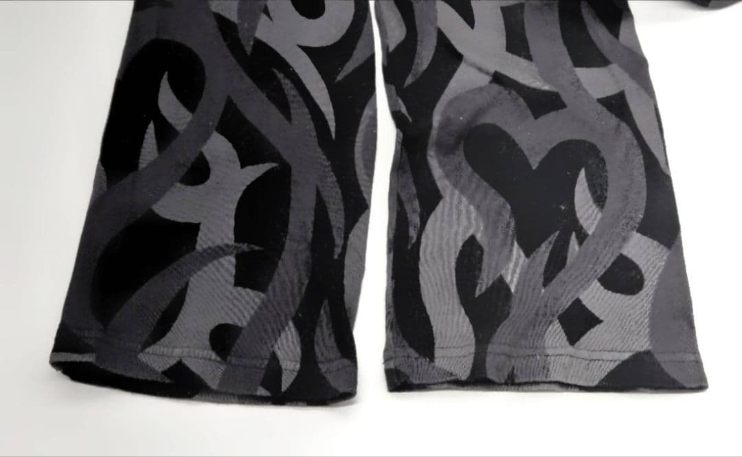 ナンバーナイン トライバルカモ ハートに涙