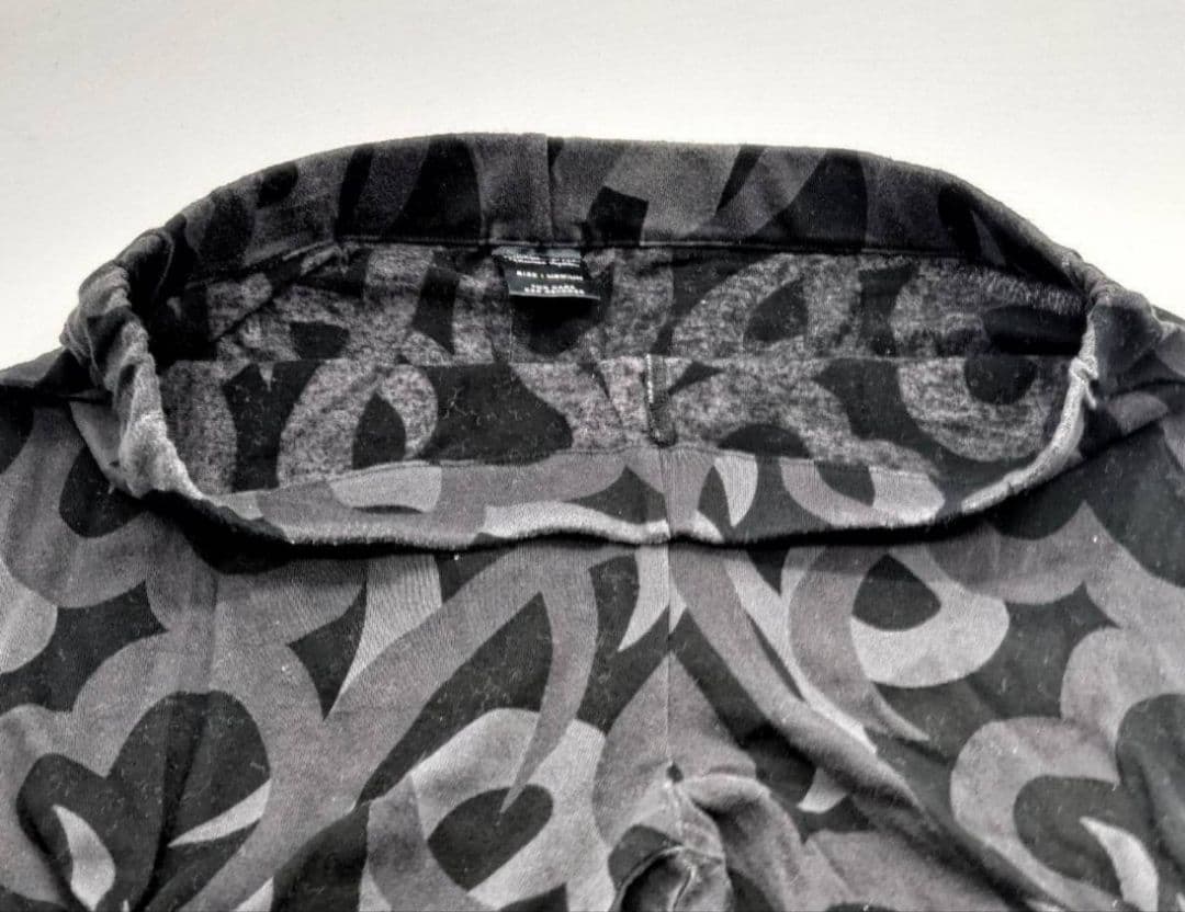 ナンバーナイン トライバルカモ ハートに涙