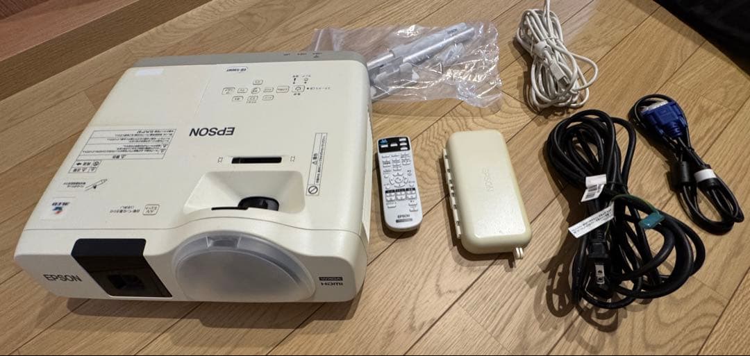 EPSON プロジェクター本体（EB-536WT）＆書画カメラ（ELPDC06）