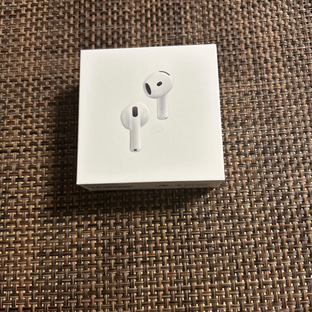 【ほぼ新品】Apple AirPods 4 ANC搭載　本体 ホワイト