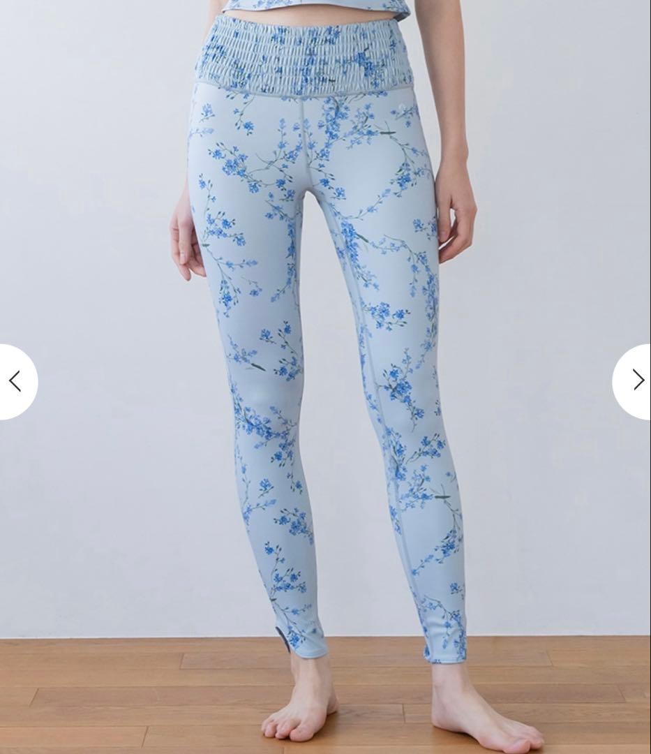 スプリングフラワーシャーリングレギンス　スカーラSUKALAヨガウェア新品未使用