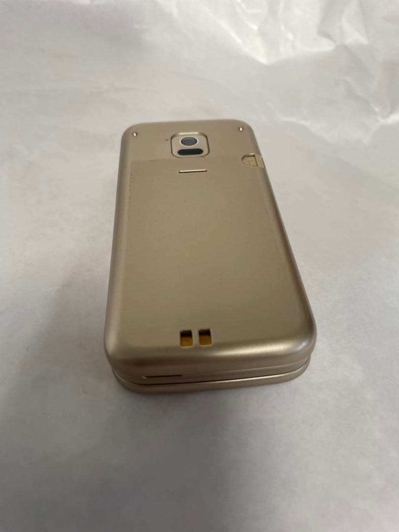 美品　docomo f-02j 折りたたみ式　らくらくホン　ゴールド ドコモ