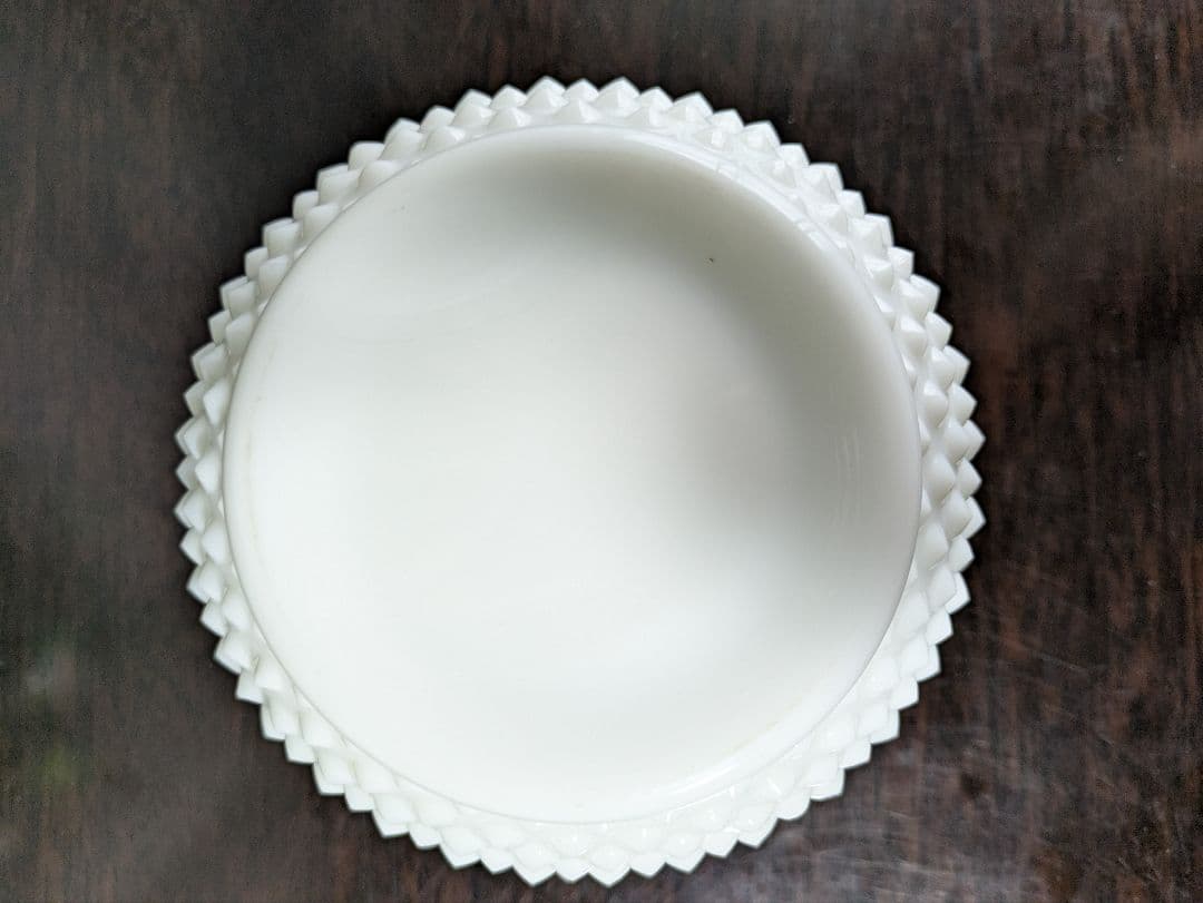 フェントン　ホブネイル　ホワイトガラス製フリルエッジ花瓶　お値下げ中