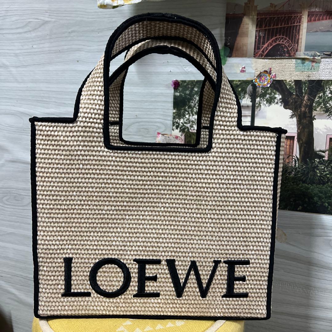 ロエペ　LOEWFフォントトート(ラフィア)ラージかごバッグ