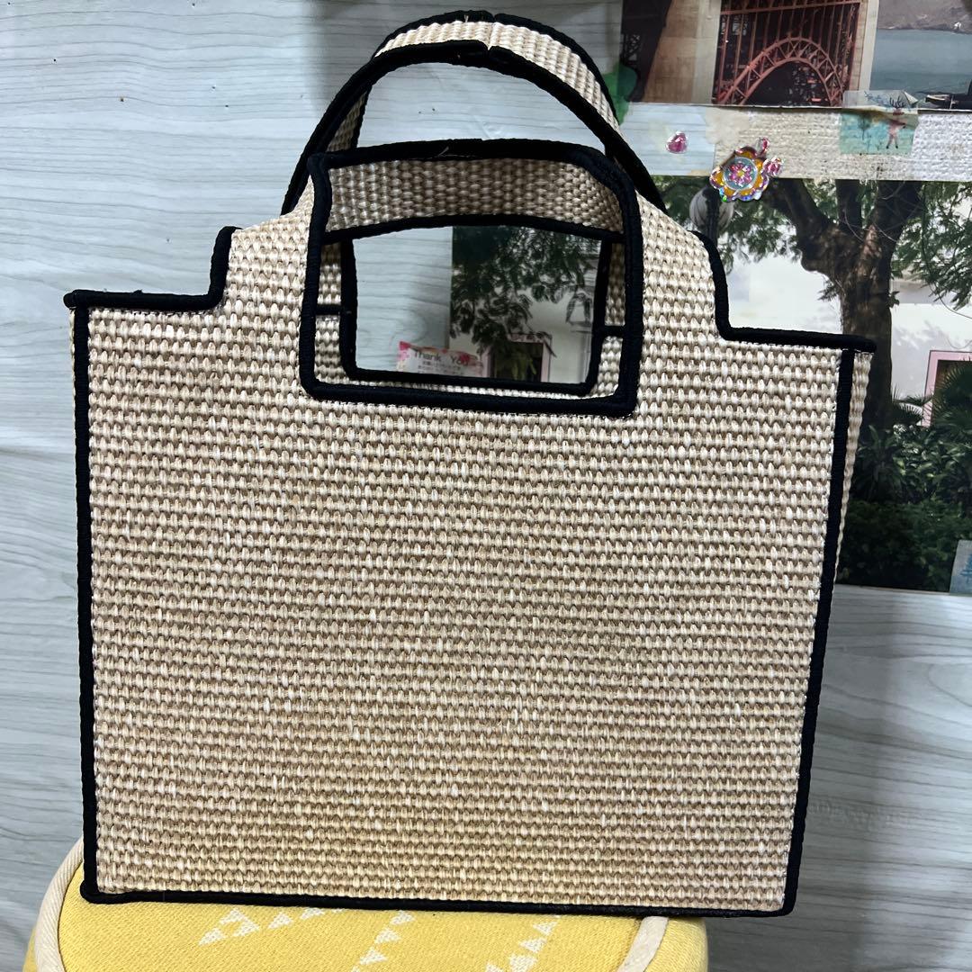 ロエペ　LOEWFフォントトート(ラフィア)ラージかごバッグ