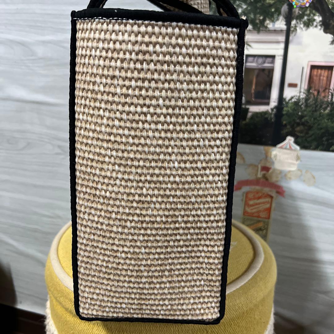 ロエペ　LOEWFフォントトート(ラフィア)ラージかごバッグ