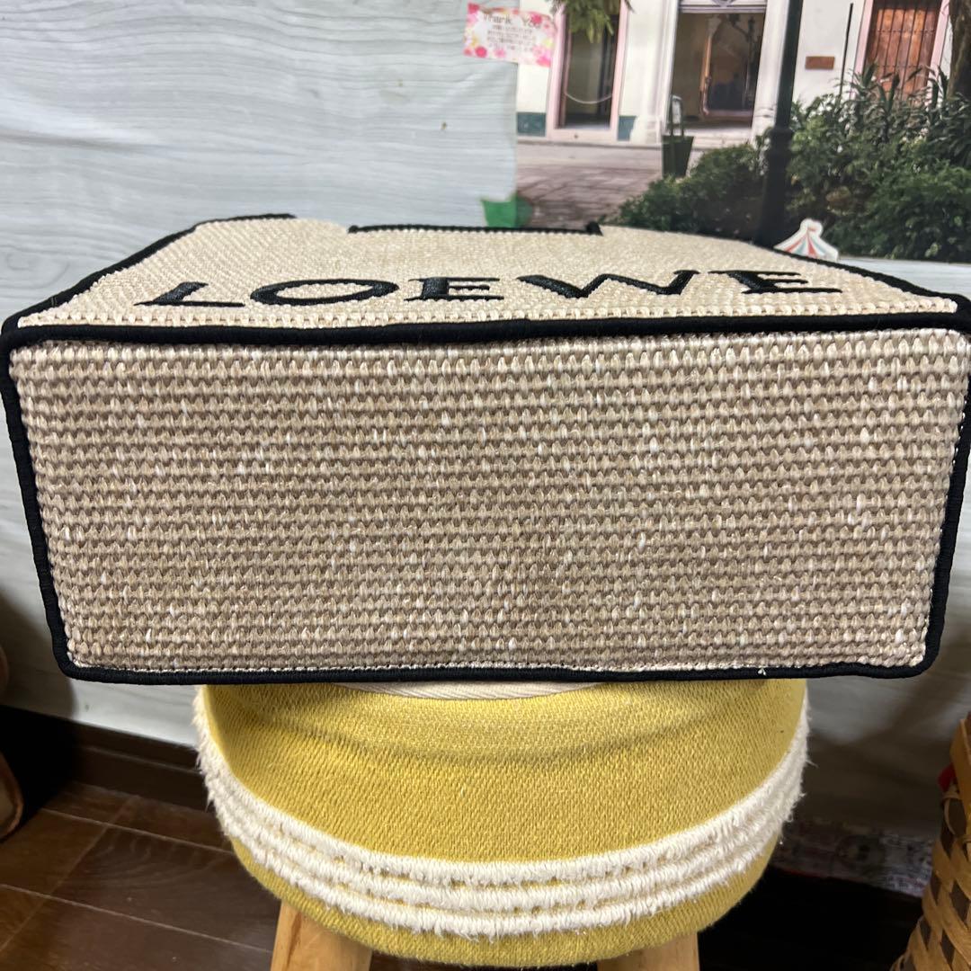 ロエペ　LOEWFフォントトート(ラフィア)ラージかごバッグ