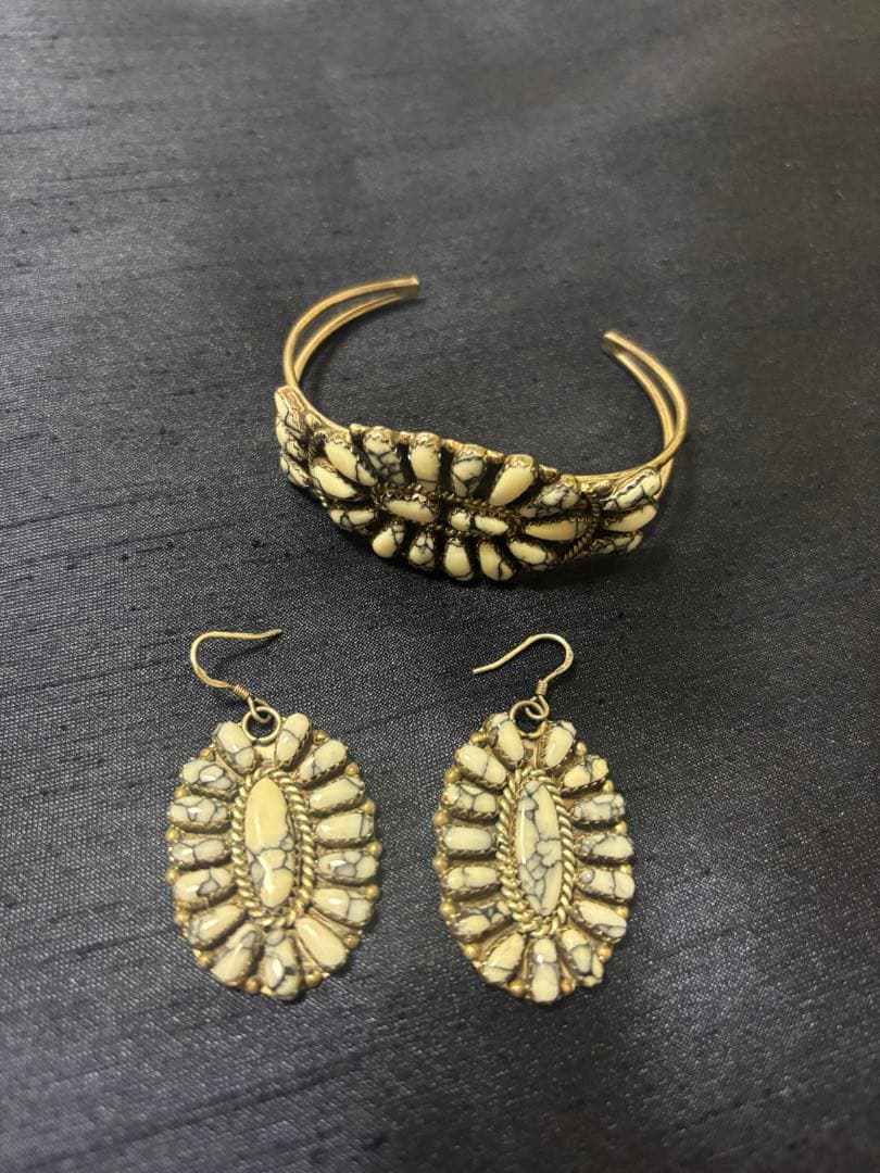 HARPO バングルとピアスセット(白)