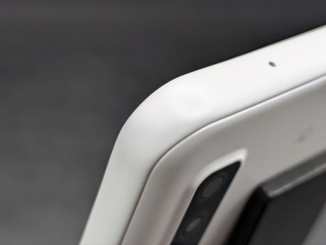 docomo F-51B スマートフォン本体 ホワイト