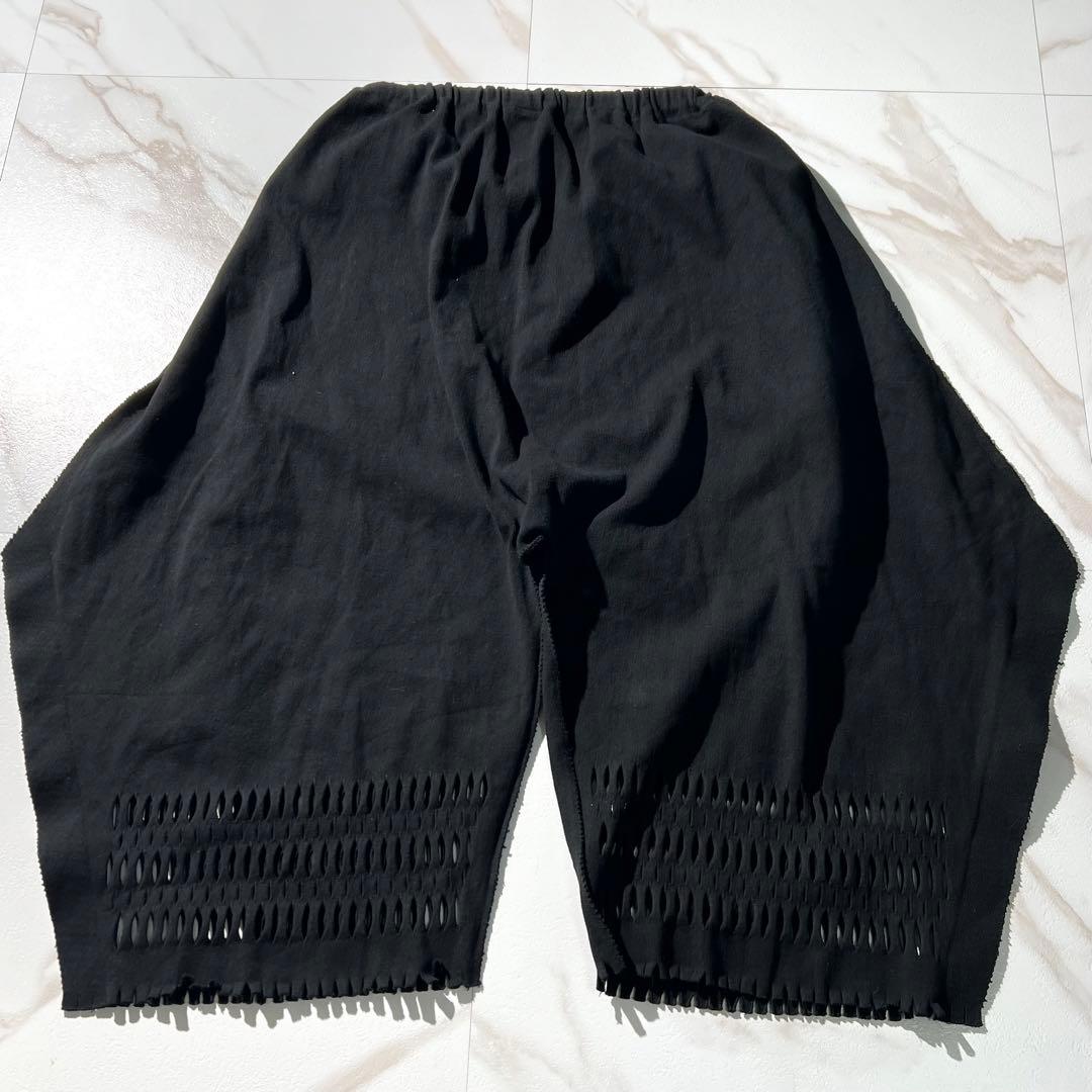 入手困難✨ イッセイミヤケ サルエルパンツ 切りデザイン コットン素材 黒色