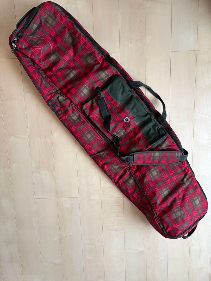 2回のみ使用　赤チェック BURTON キャスター付き　スノーボードケース