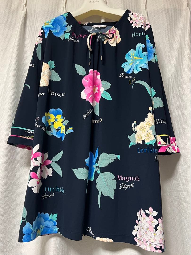 連休中更に更にお値下　レオナール スポーツ　美品チュニック吸湿速乾　44 濃紺