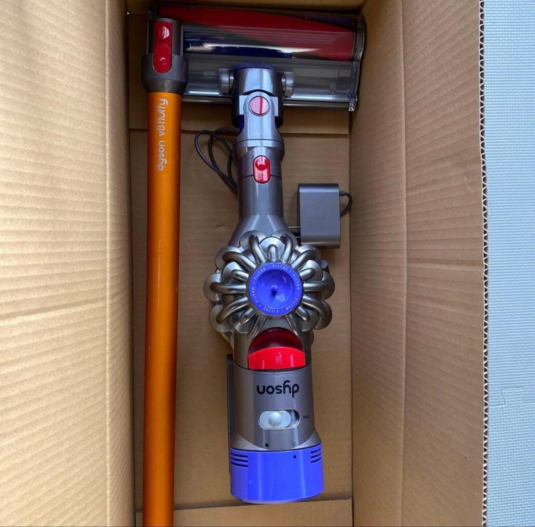 値下げ‼️ ダイソンv8fluffy sv10コードレスクリーナー掃除機送料無料