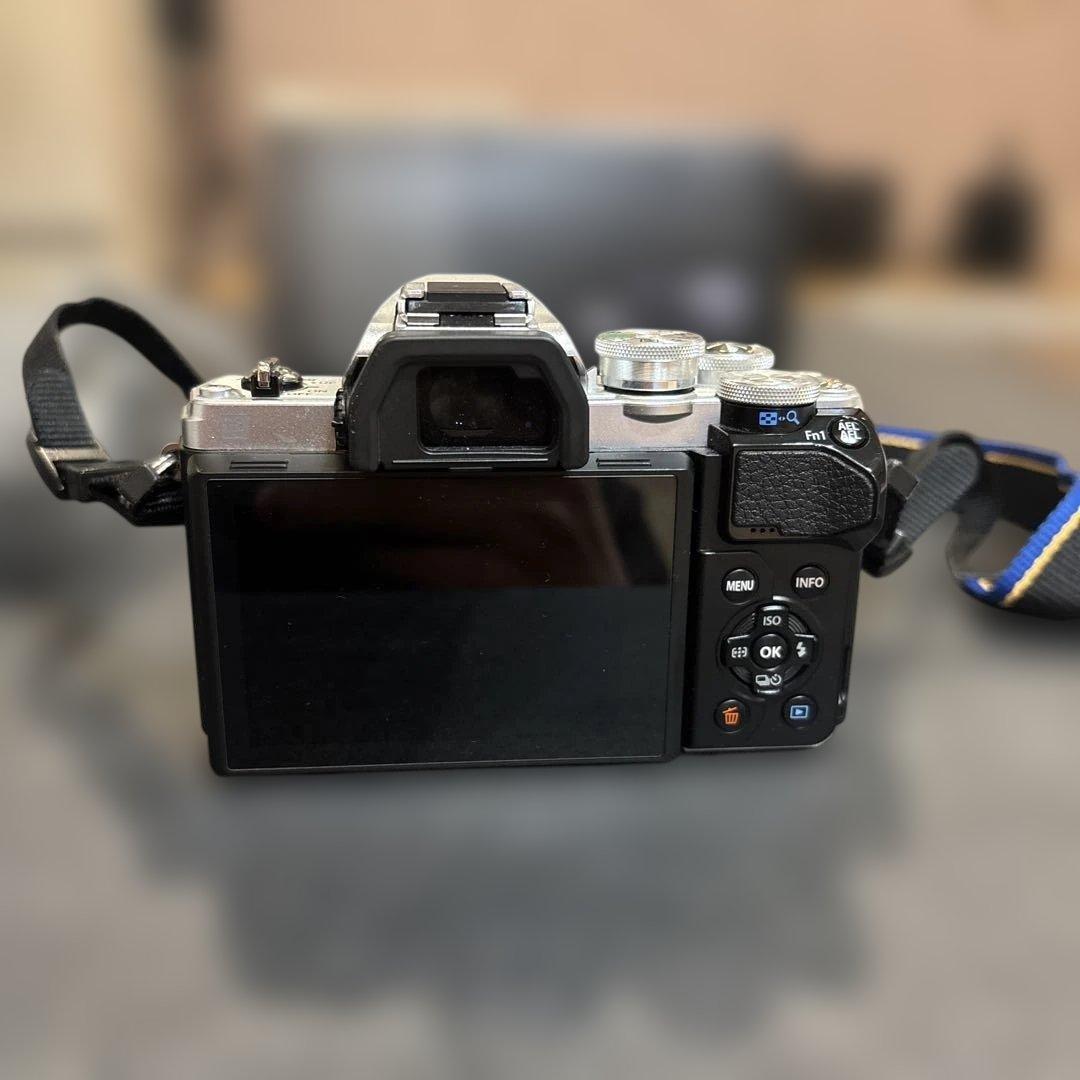 【美品】OLYMPUS OM-D E-M10 Mark 3 本体 レンズ2個