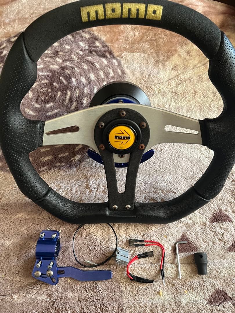 ※最終値下げ　MOMO ステアリングホイール 本体　トレック　美品　z33