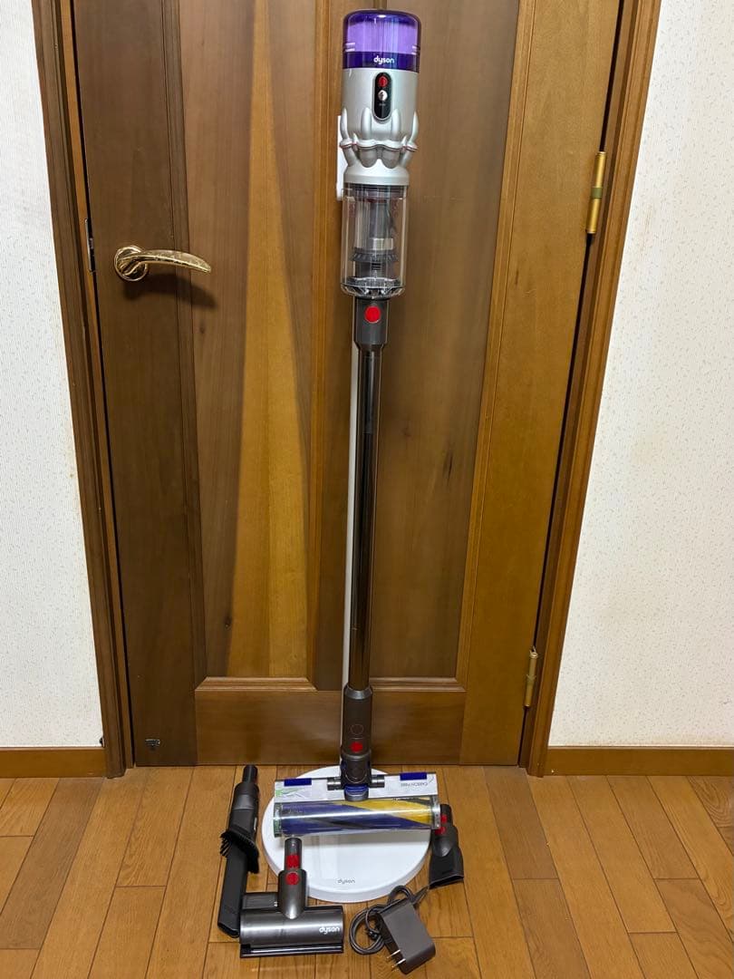 ダイソン コードレスクリーナー　SV33　約25分 LEDヘッド、専用スタンド付