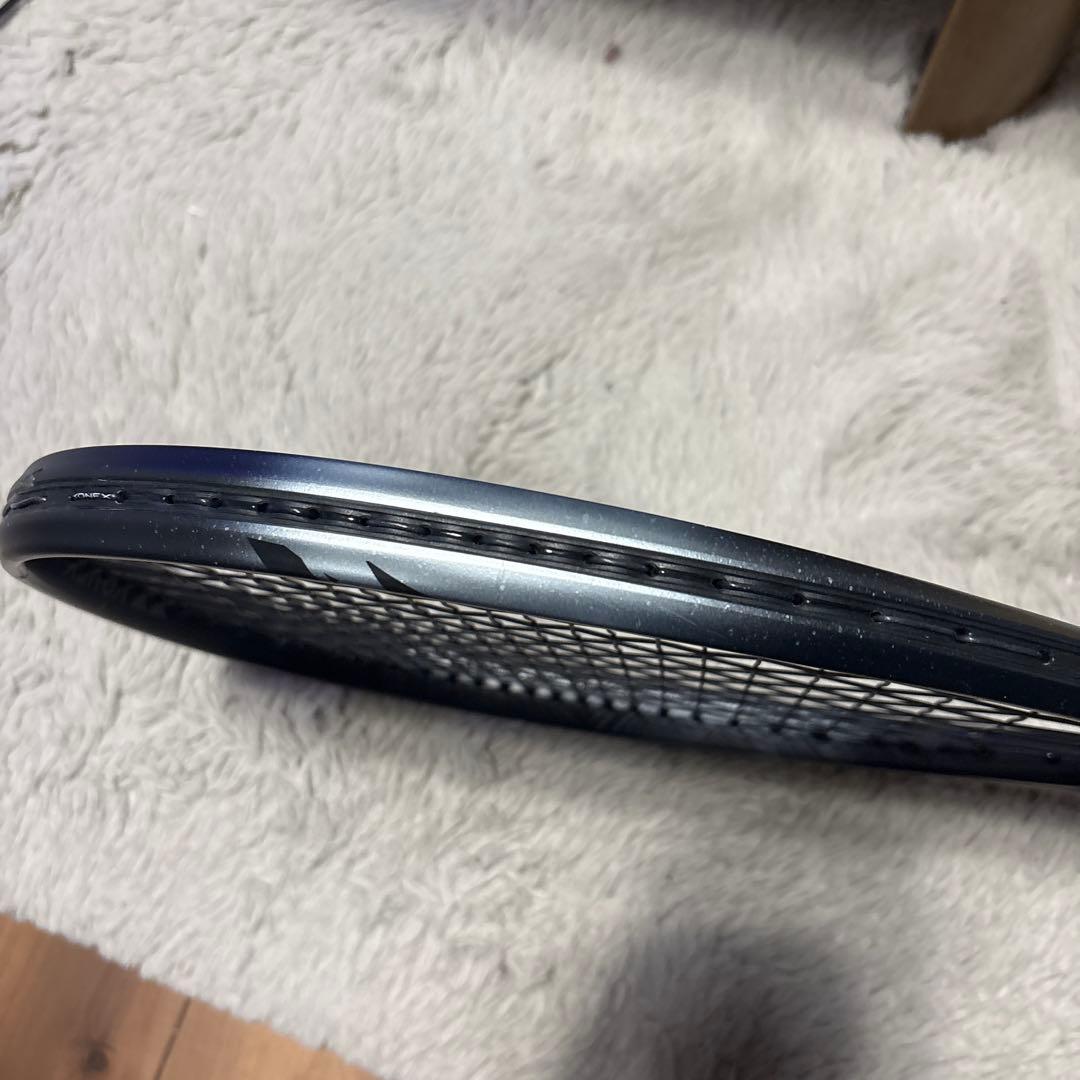 ソフトテニスボルトレイジ8SガットはVスパーク28ポンドです。