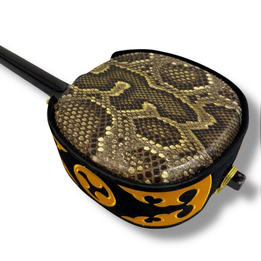 【美品】三線 沖縄三線 本蛇皮 張り本皮 全長約80cm ソフトケース付き