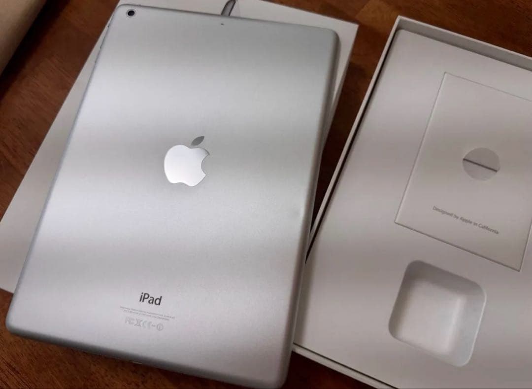 iPad Air Wi-Fi モデル32GB MD789J/B シルバー初期化済