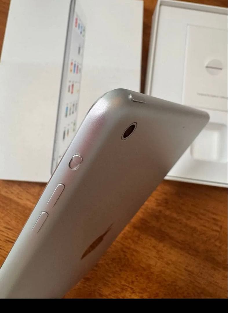 iPad Air Wi-Fi モデル32GB MD789J/B シルバー初期化済