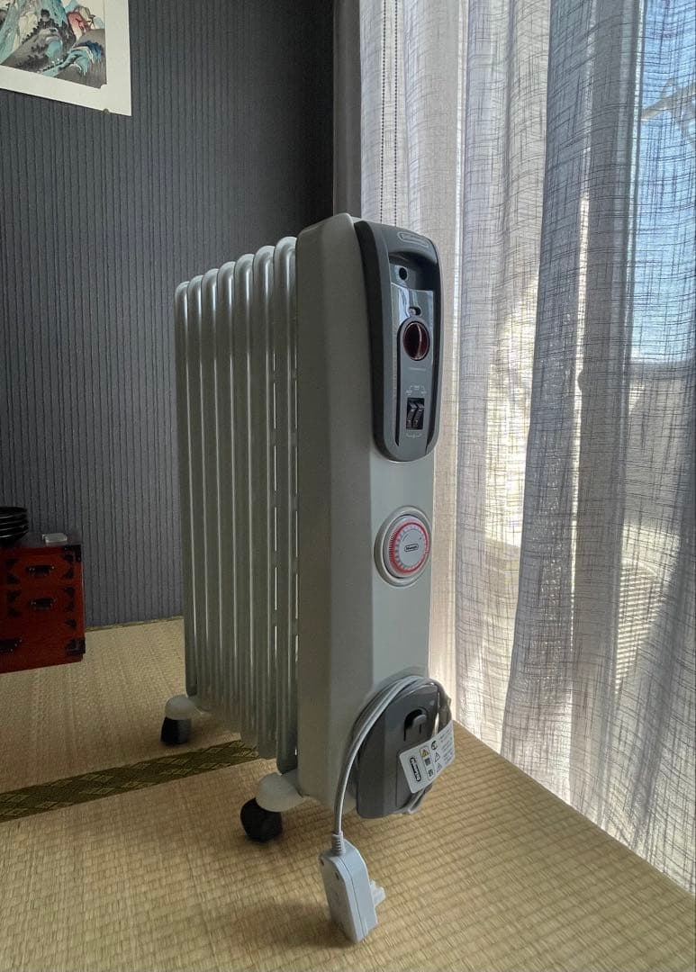 Delonghi デロンギ オイルヒーター 未使用 H770812EFSN-GY