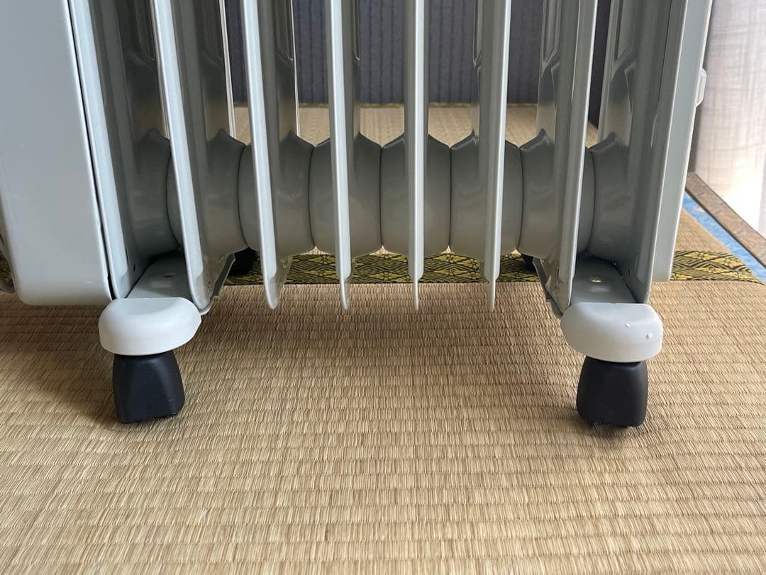 Delonghi デロンギ オイルヒーター 未使用 H770812EFSN-GY