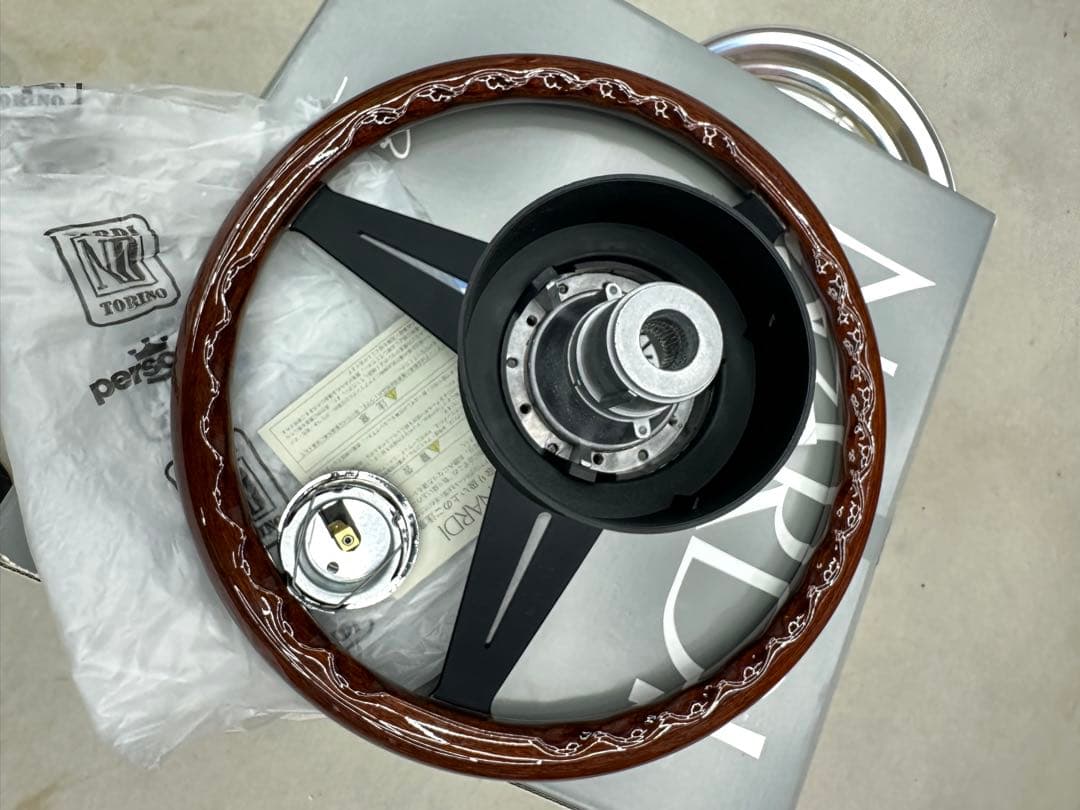 極美品　NARDI クラシックライン　ステアリング