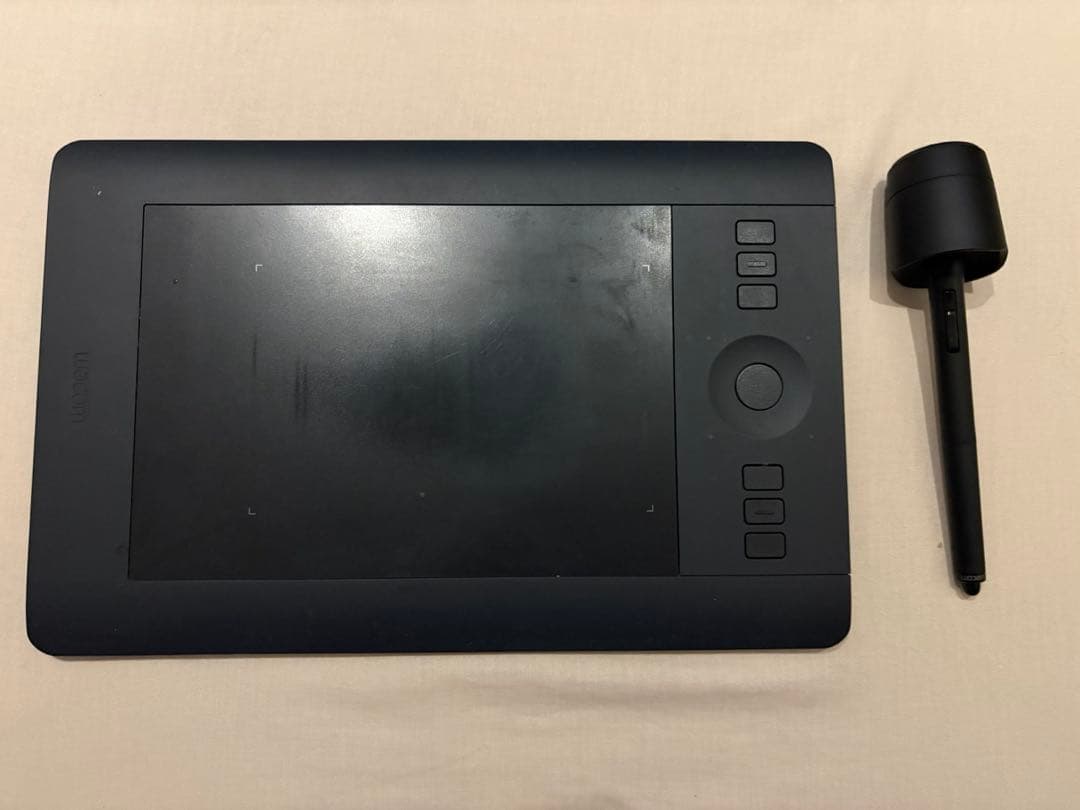Wacom INTUOS Pro small板タブ
