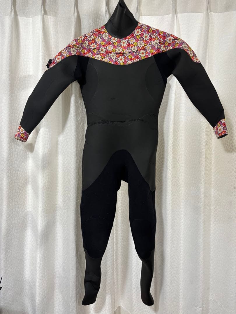 ウェットスーツレディース・セミドライ168cm63キロ