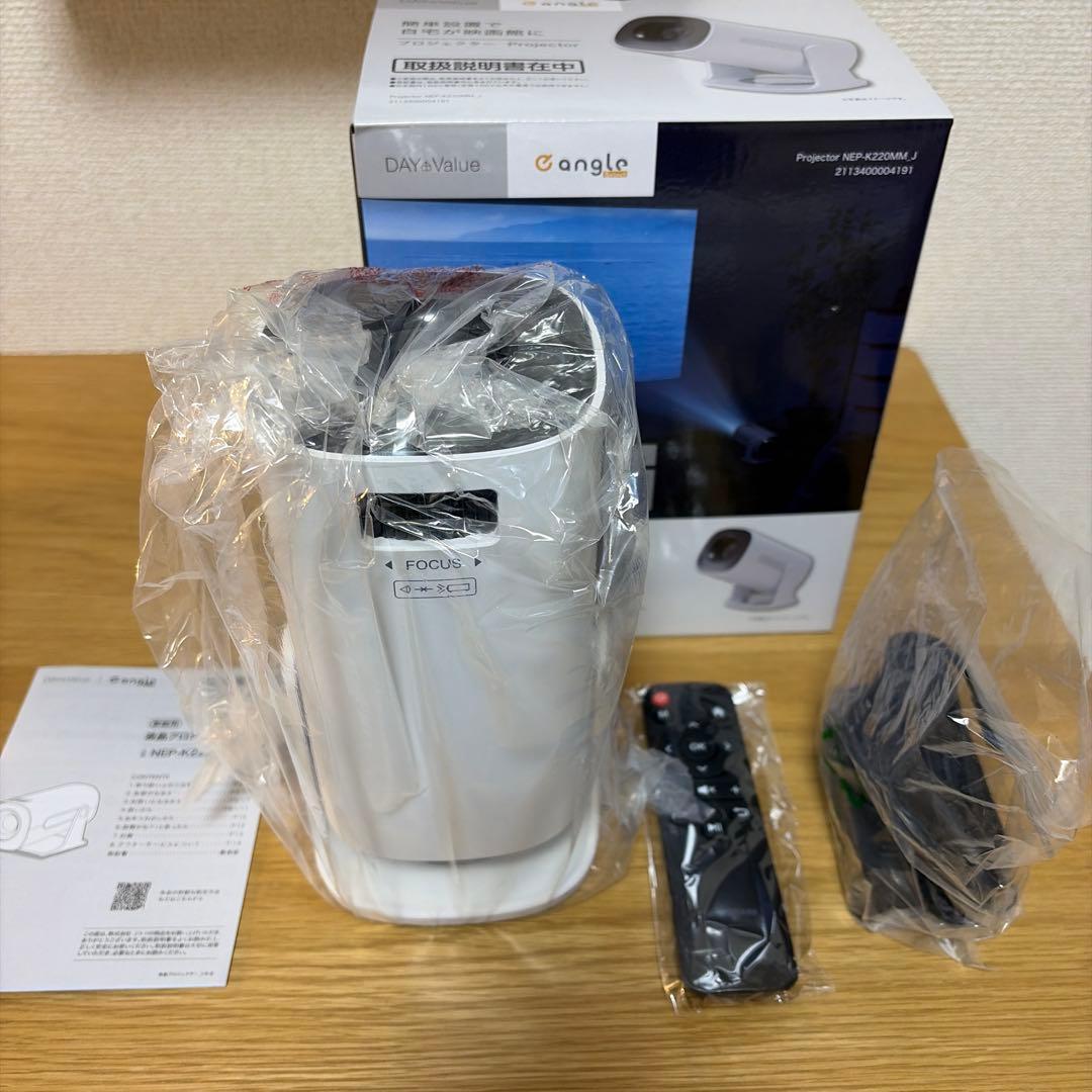 【ほぼ未使用】　プロジェクター　ニトリ