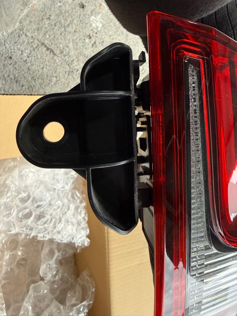 レクサス Lexus ES300h 右側テールランプ 中古