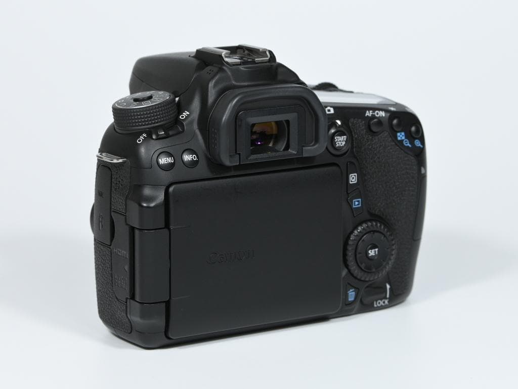 【美品】 キヤノン　Canon EOS 70D ボディ 《ショット数3971》