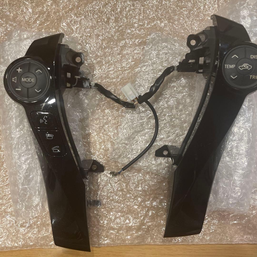 アクア　ステアリングスイッチ プリウス30 ピアノブラック