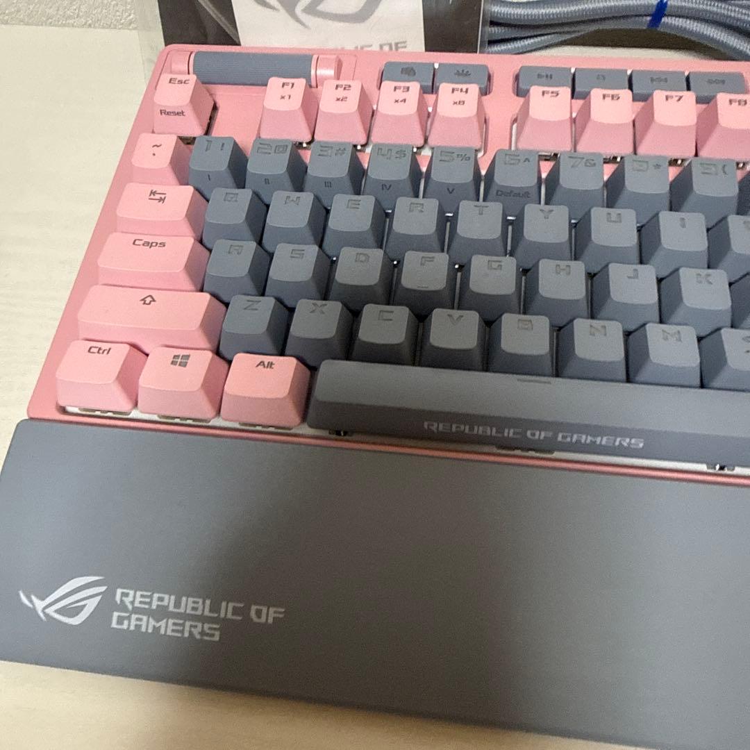 美品 ASUS ゲーミングキーボード XA01 ROG STRIX FLARE