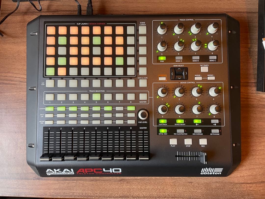 【美品】AKAI MIDIコントローラ APC40