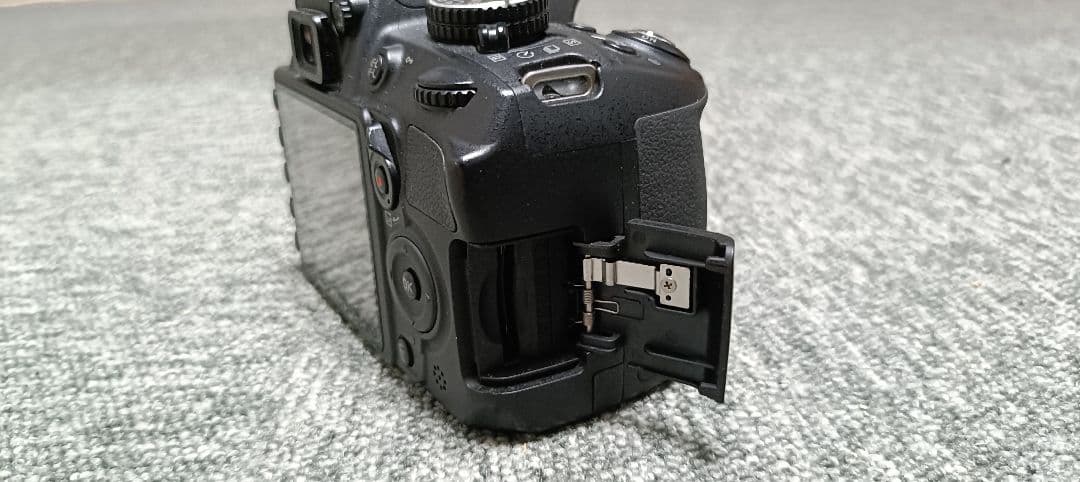 Nikon D3100 本体＋充電器 動作品