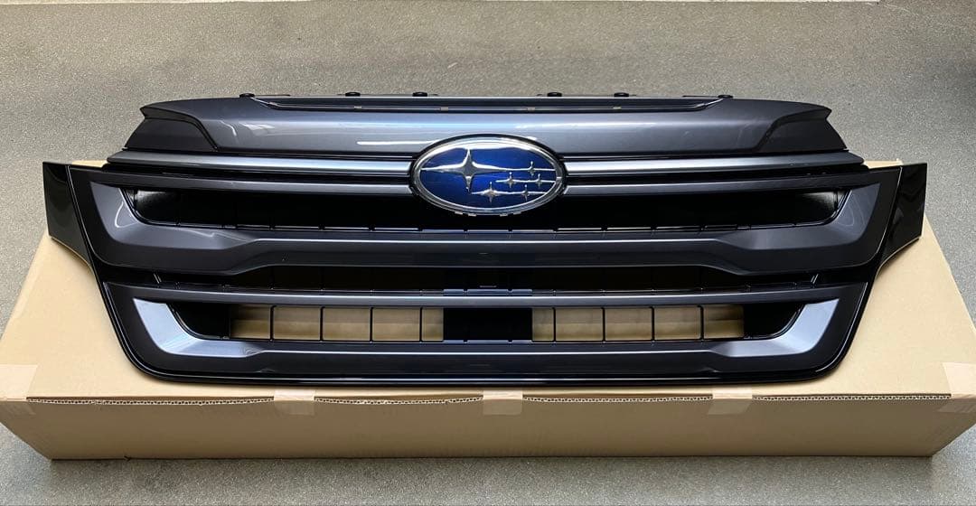 スバル 新型フォレスター　PREMIUMプレミアム　フロントグリル　新品未使用品