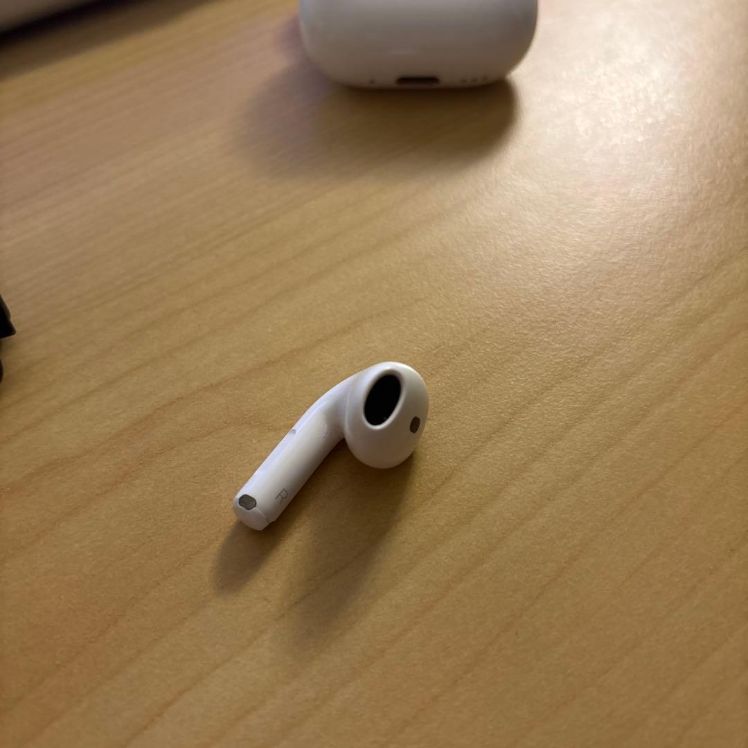 Apple AirPods 4 本体 右耳