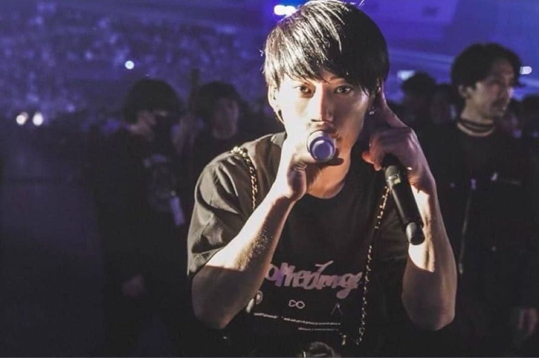 BECOME TREE ブラックxゴールドチェーンサスペンダーTAKUYA∞着用