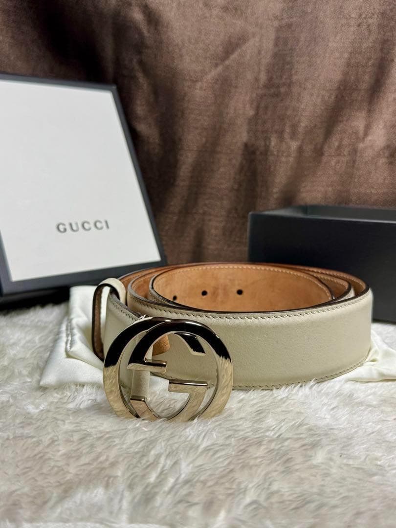GUCCI ホワイトレザー GGロゴバックルベルト