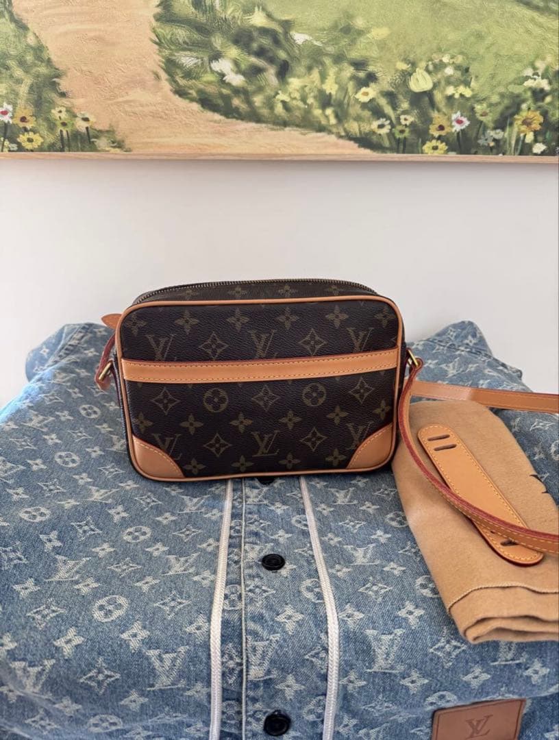 LOUIS VUITTON ルイヴィトン　ショルダーバッグ