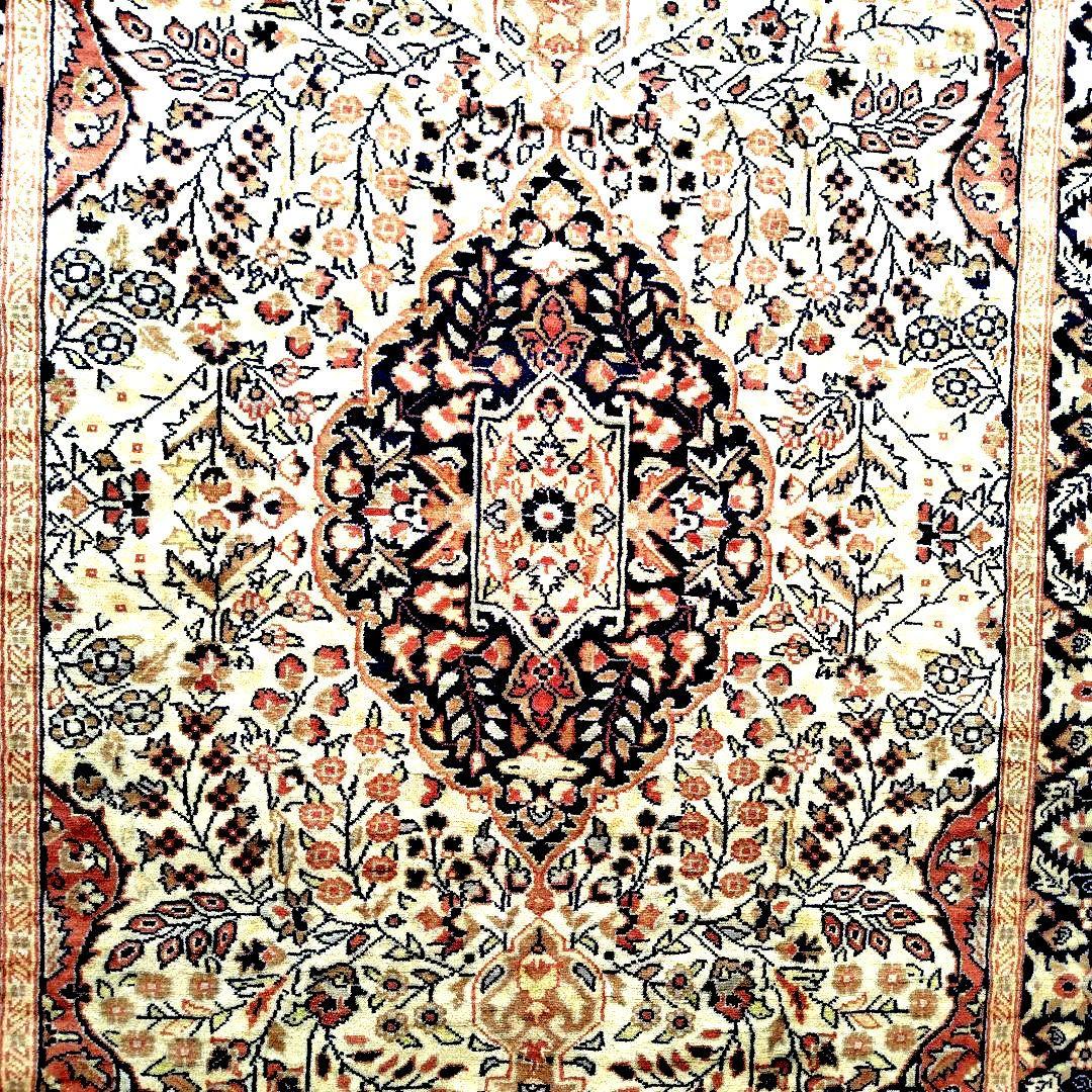 【花アラベスク】パキスタン絨毯　ウール手織り　ヴィンテージ　オレンジベージュ