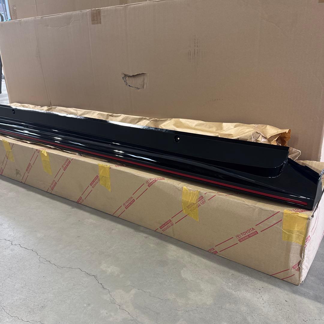 トヨタC-HR純正エアロパーツ　サイドスカート　手渡し限定