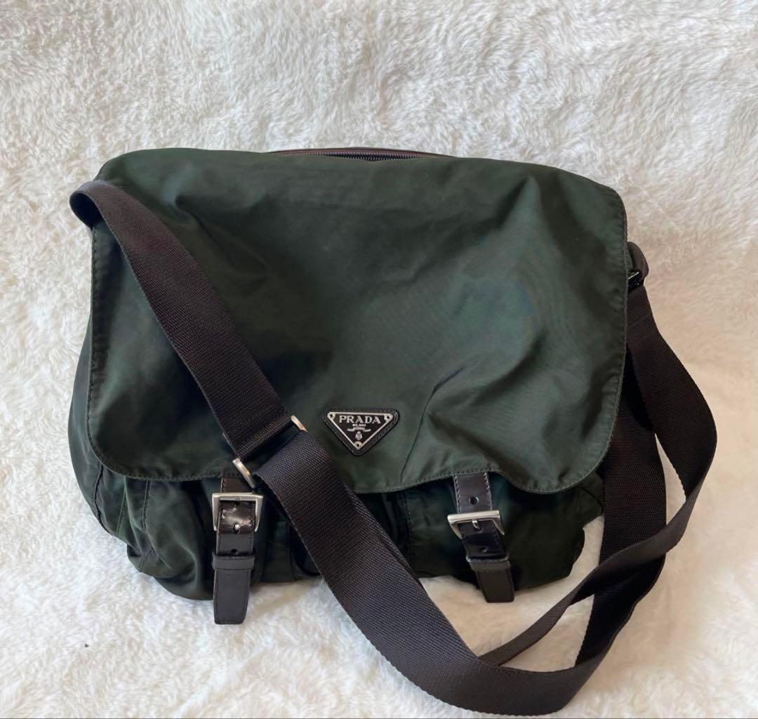 PRADA ダークグリーン メッセンジャーバッグ