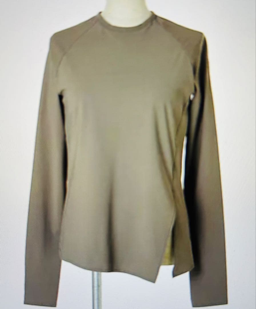 新品今季もの。セットアップスイムウェア。大きいサイズ。エクラ掲載販売中。