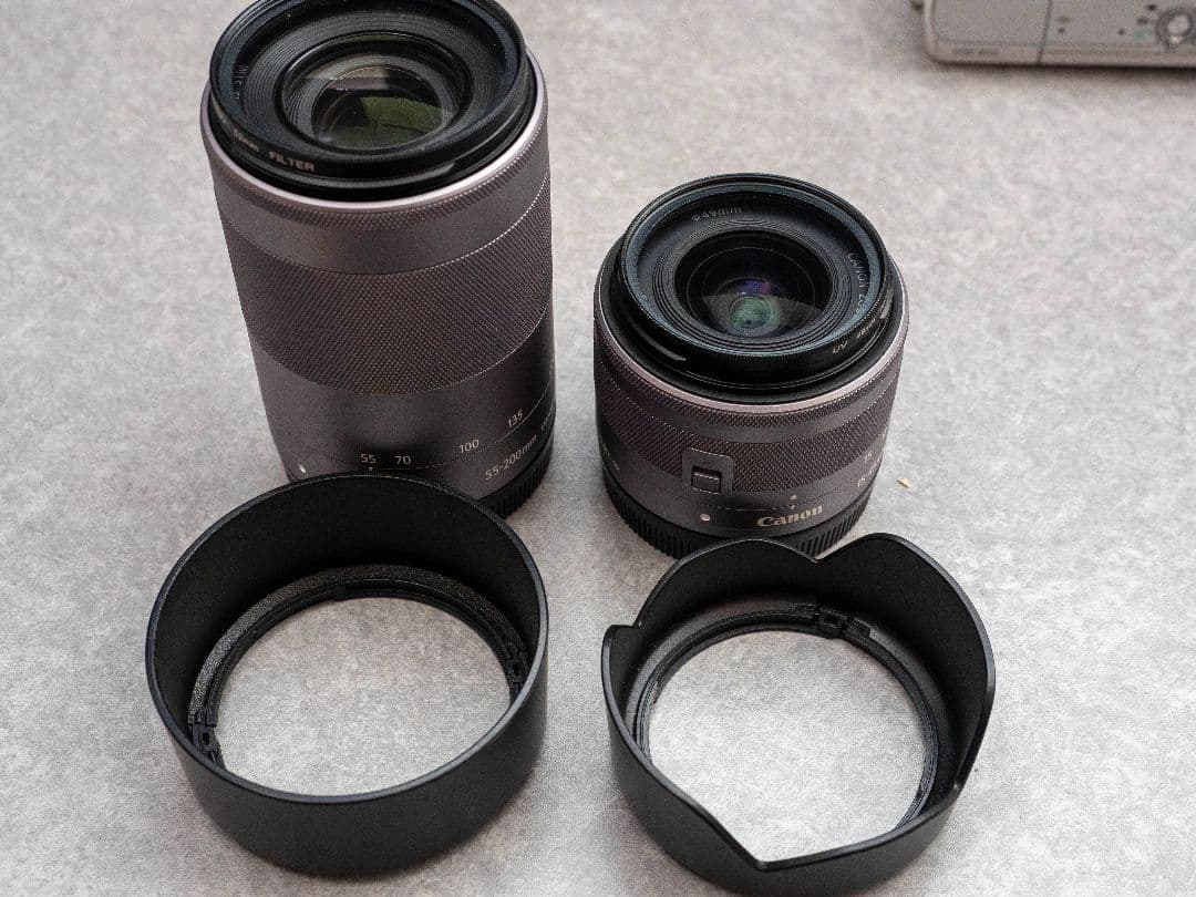 Canon EOS M10ダブルズームキット+単焦点レンズ２本付き