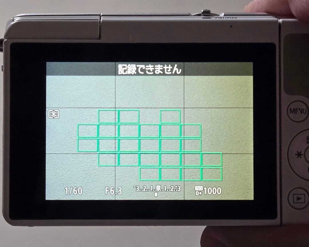 Canon EOS M10ダブルズームキット+単焦点レンズ２本付き
