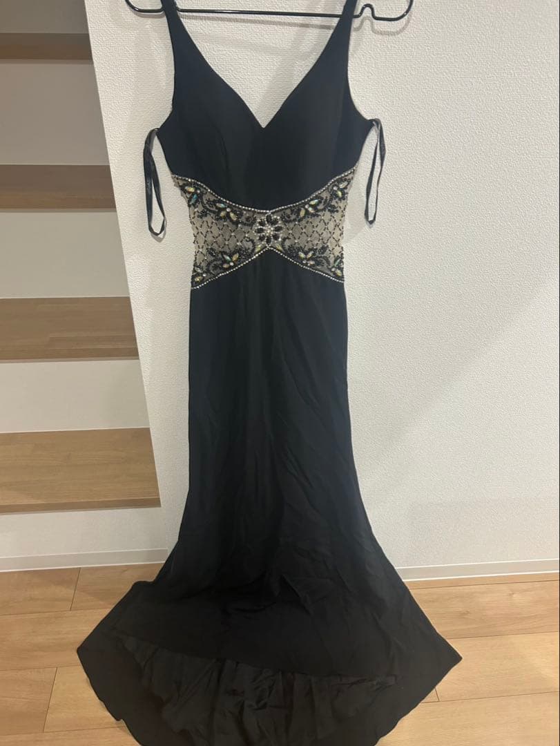 黒のビーズ刺繍フィット＆フレアドレス