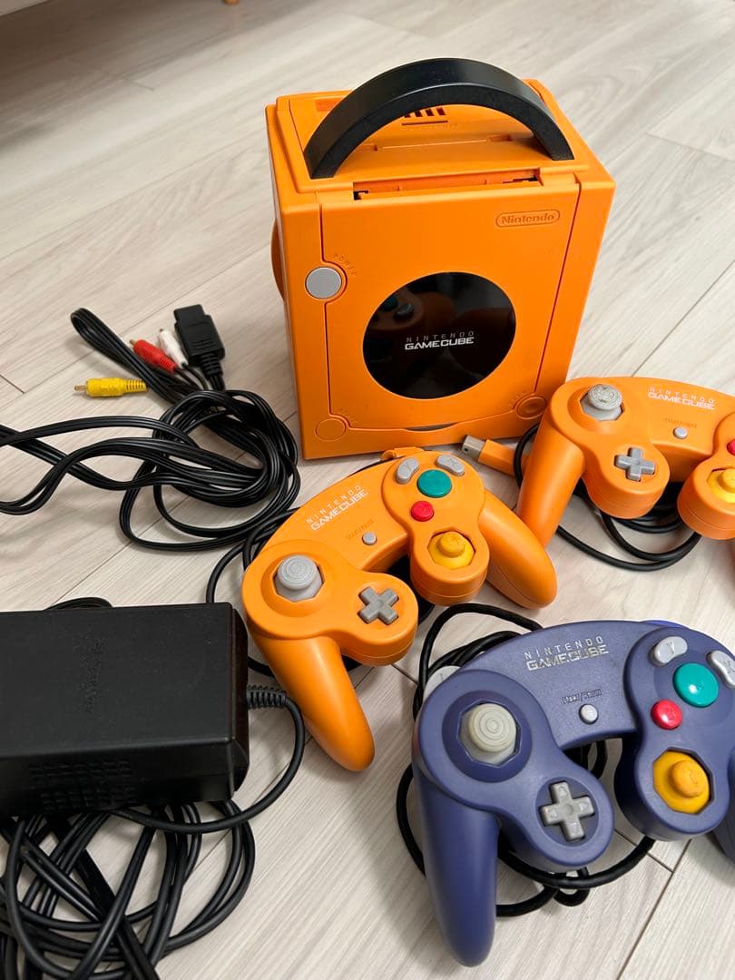Nintendo ゲームキューブ本体 オレンジ コントローラー　ソフト2枚セット